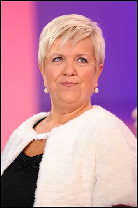 Mimie Mathy La Vraie Raison De Son Absence Aux Enfoir S R V L E