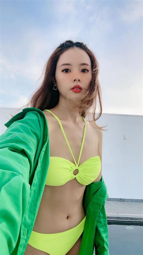 Những lần hiếm hoi Midu khoe dáng với bikini