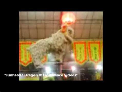 新加坡藝威體育會 Yiwei Lion Dance High Poles Performance at Si Hua Feng Shan Si