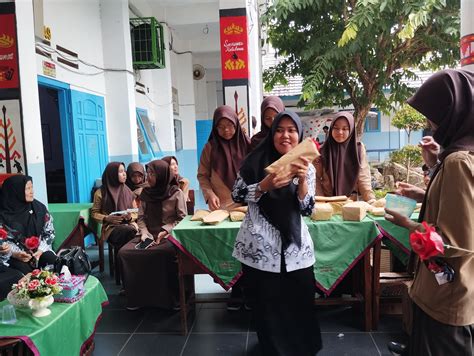 Euforia Hari Guru Nasional Kolektivitas Sma Negeri Kotabumi Dalam