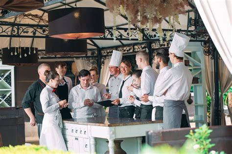 A Comprehensive Guide To Becoming A Restaurant Manager