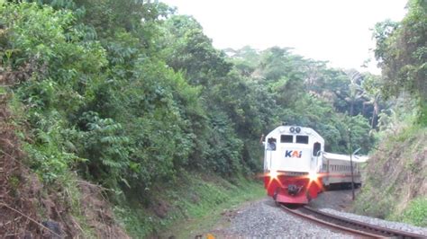 Sangat Puas Meski Hanya Kereta Api Yang Melintas Jembatan Cirahong