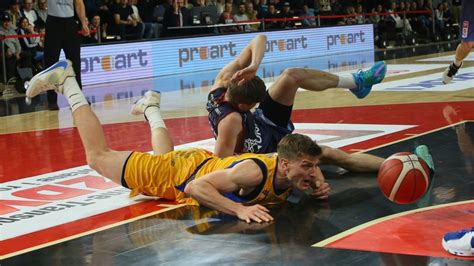 EBL Efektowne zwycięstwo BM Stali Ostrów Wlkp Torunianie rozbici