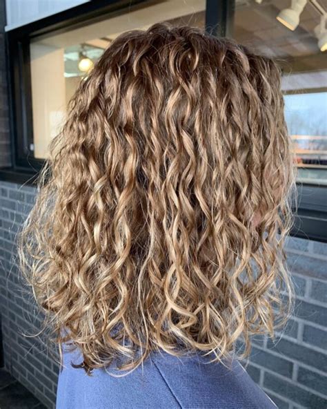 23 Wavy Perm Hairstyle Ideas For A Stylish Beachy Look