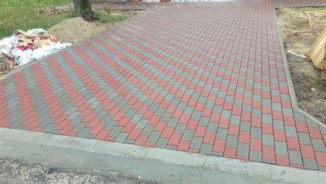 Площадка из тротуарной плитки (брусчатки) под машину на даче под ключ в ...