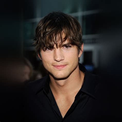 Hm00 Ashton Kutcher Handsome Hollywood Actor Film Celebrity Wallpaper