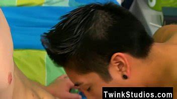 Hoy Gay Bareback Sex Movies Tube Brycen Russell Is Kicking Back On XVIDEOS
