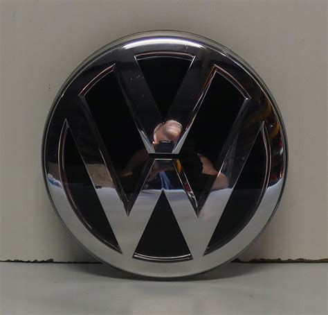 VW TIGUAN II 5NA ZNACZEK EMBLEMAT LOGO POD RADAR 9393997566