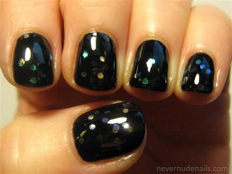 Glitter Sandwich | Karrie W.'s (nevernudenails) Photo | Beautylish