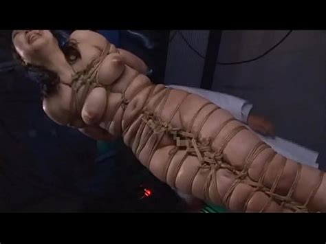 La perra asiática Ayaka Shintani atada en shibari y azotada hasta que grita XVIDEOS