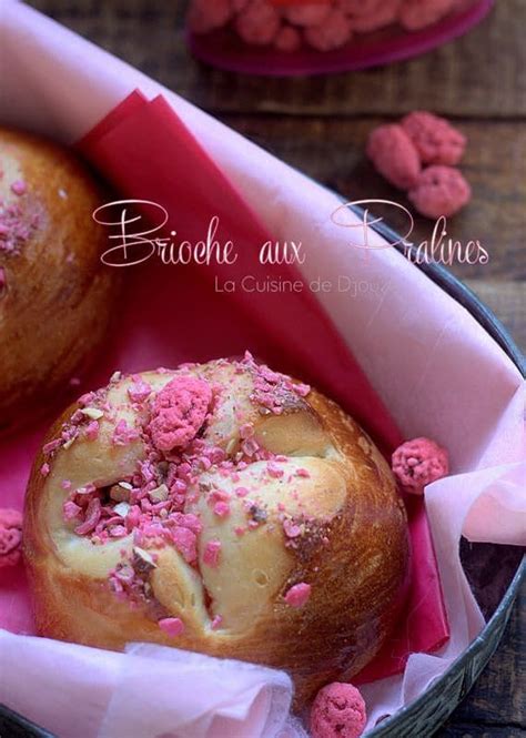 Petites Brioches aux Pralines Roses Façonnées à la Saint Genix