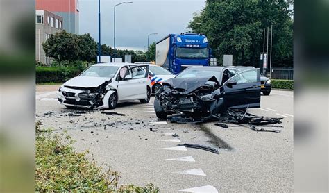 Veel Blikschade Bij Ongeluk Op De Dubbelen Adverteren Veghel