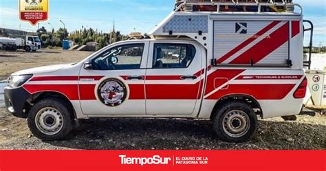 Municipalidad de Gobernador Gregores entregó camioneta a bomberos