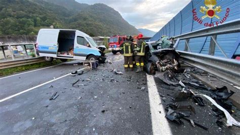 Albino Scontro Frontale Tra Auto E Furgone Sulla Provinciale 671