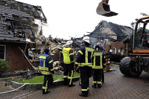 Mit Video Feuer Zerst Rt Drei Reihenh User In Harrislee Shz