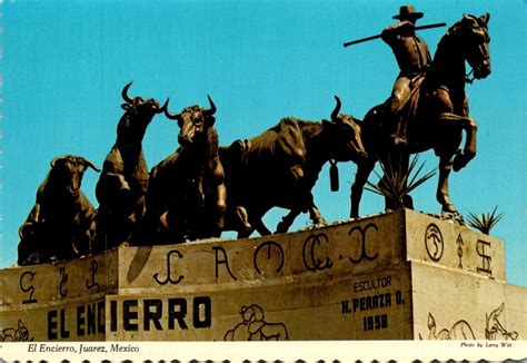 Encierro Statue