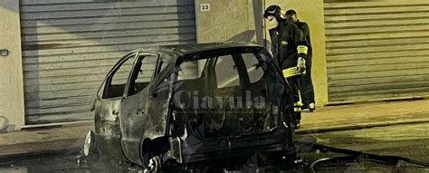 Auto In Fiamme A Caulonia Il Video Dell Intervento Dei Vigili Del