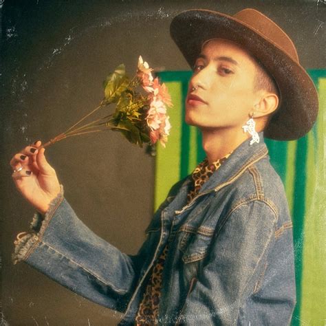 É a vez do pocnejo Filho de Solimões faz modão gay Negava o sertanejo por não me enxergar