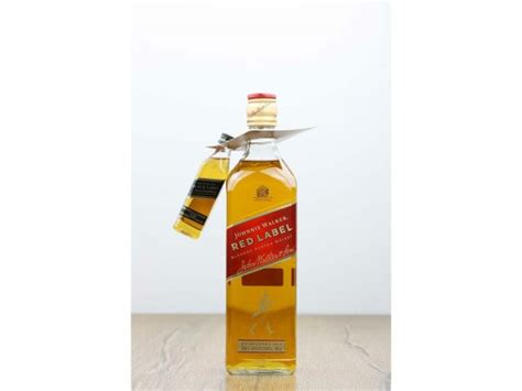 Johnnie Walker Red Label Blended Scotch Whisky 0 7l