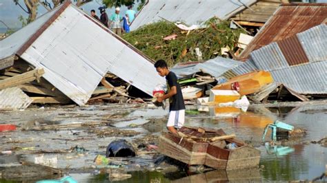 Após terremoto tsunami deixa quase 400 mortos na Indonésia