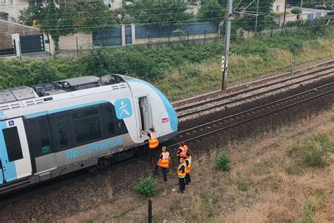 Un Homme Mortellement Percuté Par Un Train En Gare Dherblay Sur Seine