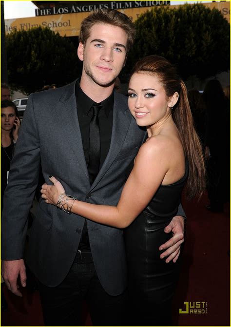 Miley Cyrus And Liam Hemsworth ‘the Last Song Premiere Fun Buzzle