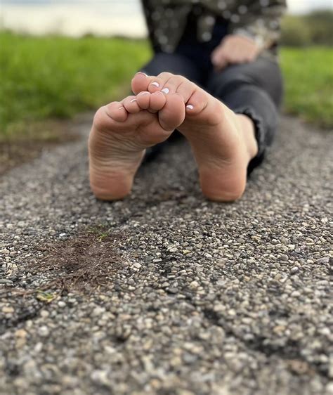 Could You Walk Past Those Scrunched Soles Nudes Legs NUDE PICS ORG