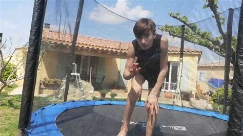 Comment Faire Un Salto Avant Facilement Sur Trampoline Youtube