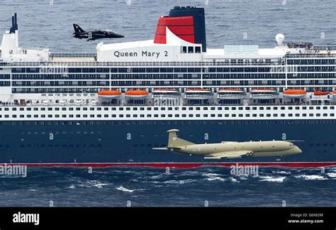 Qe2 And Qm2 Stock Photo Alamy