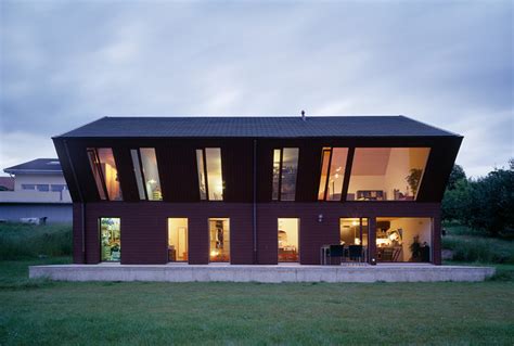 Crooked House / FOVEA Architects | ArchDaily