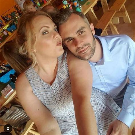 Fed Up Neighbour Posts Note To Couple Complaining About Seeing Them NAKED And This Was Their