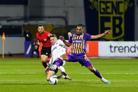 Fenerbah E Yeni Ferdi Kad O Lu Nu Buldu Sol Beke Ben Chilwell Geliyor