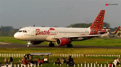 Pesawat Garuda Batik Super Air Jet Citilink Take Off Di Pinggir