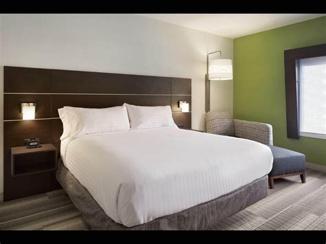 Affordable Hotel in Canton, MS | Holiday Inn Express & Suites Canton