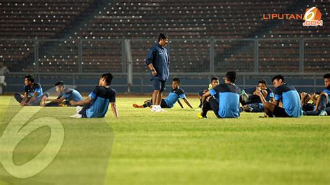 Latihan Perdana Evan Dimas Cs Lima Pemain Harus Absen Bola Liputan