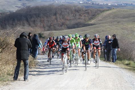 A Siena Tornano I Grandi Campioni Del Ciclismo Con Le Strade Bianche