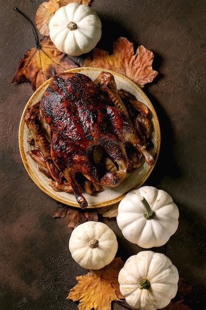 Platos Cl Sicos Pato Glaseado Asado Con Manzanas Calabazas Blancas