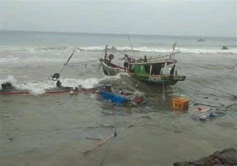 3 Kapal Nelayan Rusak BMKG Ingatkan Gelombang Tinggi Di Lampung Hingga