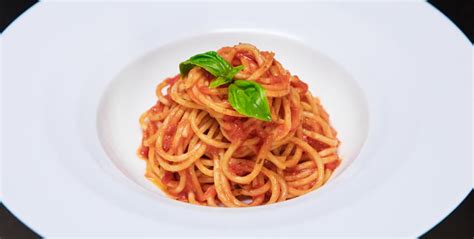 Spaghetti al Pomodoro Recipe | Barilla For Professionals