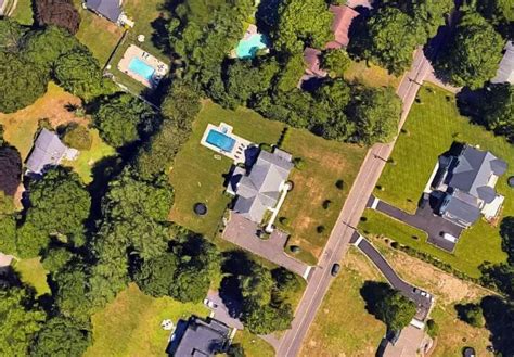 Dan Orlovsky House: The Connecticut Compound - Urban Splatter