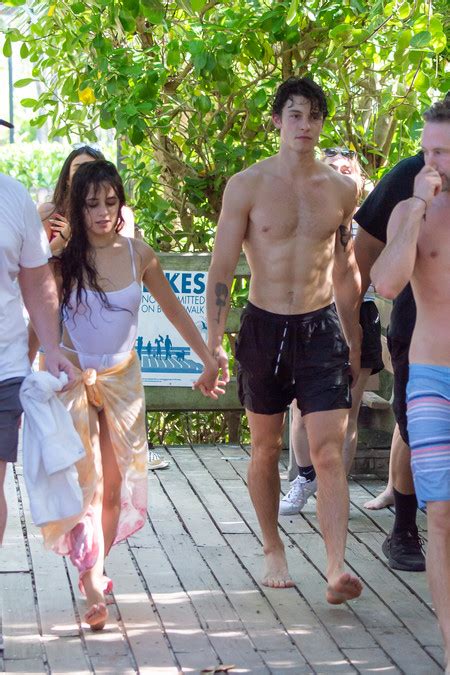 Camila Cabello Y Shawn Mendes Desatan Toda Su Pasión En Las Playas Y