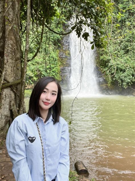 N Phi C Ng Gen Z Hot Nh T Mxh Xinh Kh Ng K M Hoa H U R I Bu Ng L I N M C Quy N R Kh Ch T