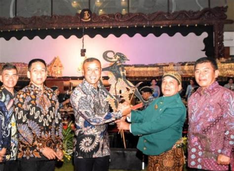 Peringati Hut Ke Tni Kodam Iii Siliwangi Gelar Nonton Bareng Wayang