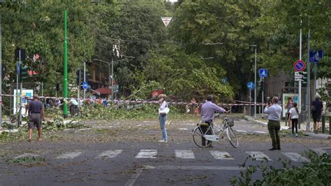 Maltempo In Lombardia Temporale A Milano Le News In Diretta La