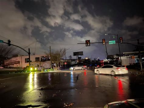 Tornado crosses through downtown Nashville; Widespread damage reported | WKRN News 2