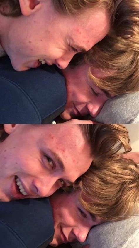 Pin By Taynarapazini On Skam Cute Gay Couples Cute Gay Gay Love
