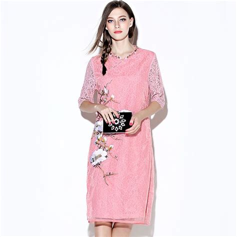 Modern Scoop Neck Embroidery Qipao Cheongsam Dress Pink