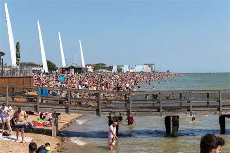 Southend-on-Sea Beach: Councillors speak out over visitors seen 'urinating on Essex beach ...