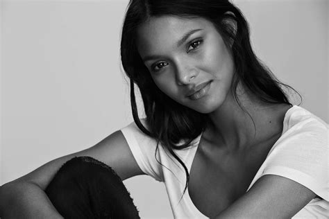 Lais Ribeiro Handm Ch