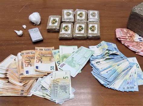 Blitz In Centro Storico Sequestrati Quasi Kg Di Droga Tra Cocaina E